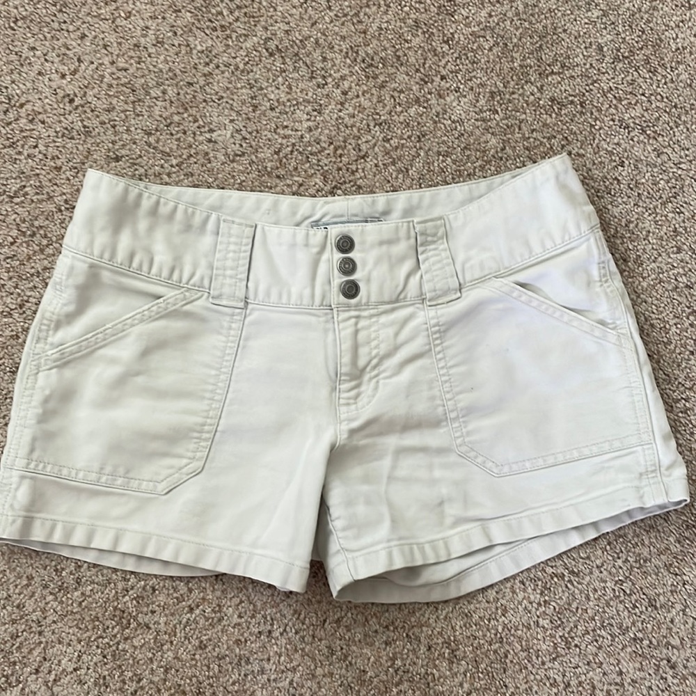 White/cream khaki shorts